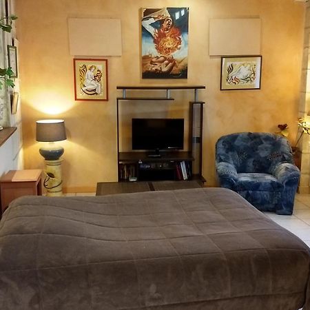 Logement Tranquille Et Frais Proche Gare Au Rdc Saumur Exteriör bild