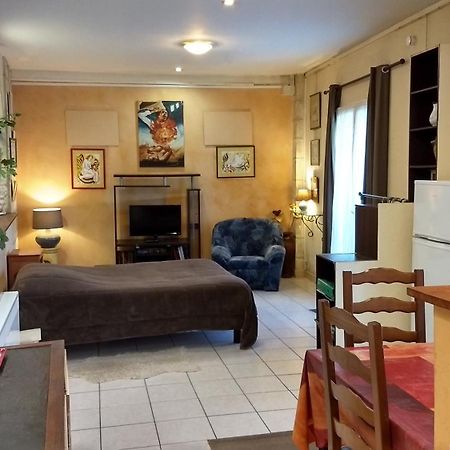 Logement Tranquille Et Frais Proche Gare Au Rdc Saumur Exteriör bild