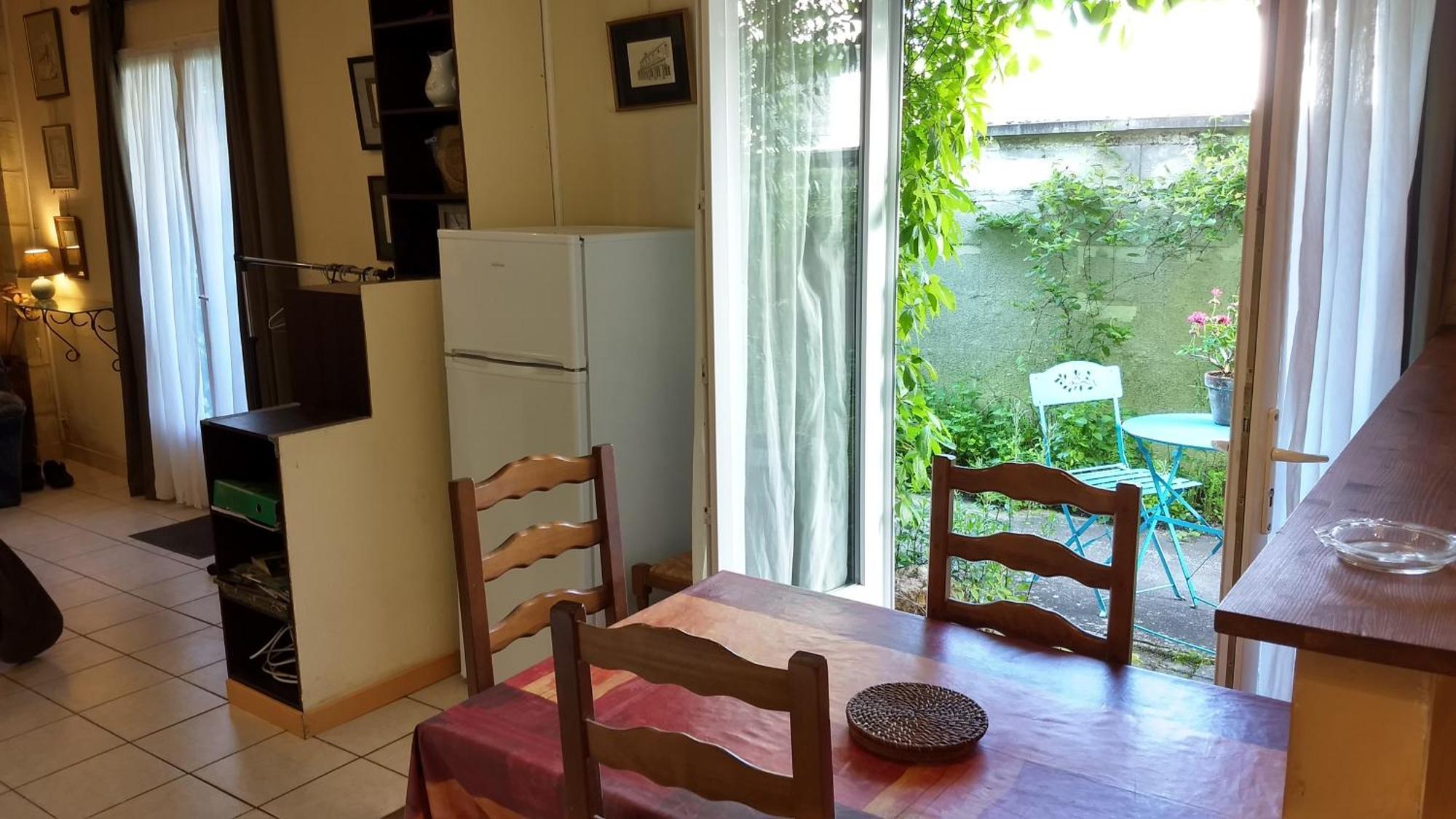Logement Tranquille Et Frais Proche Gare Au Rdc Saumur Exteriör bild