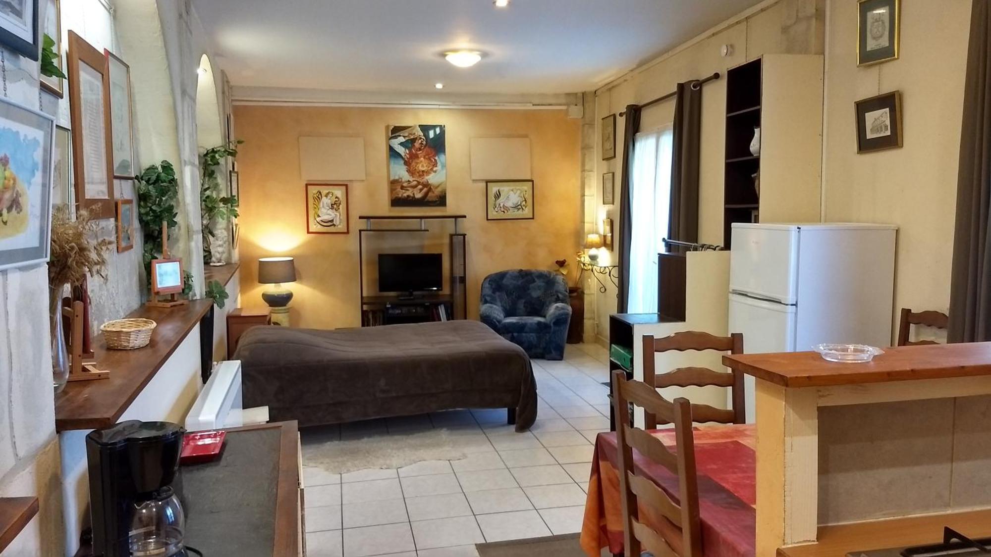 Logement Tranquille Et Frais Proche Gare Au Rdc Saumur Exteriör bild